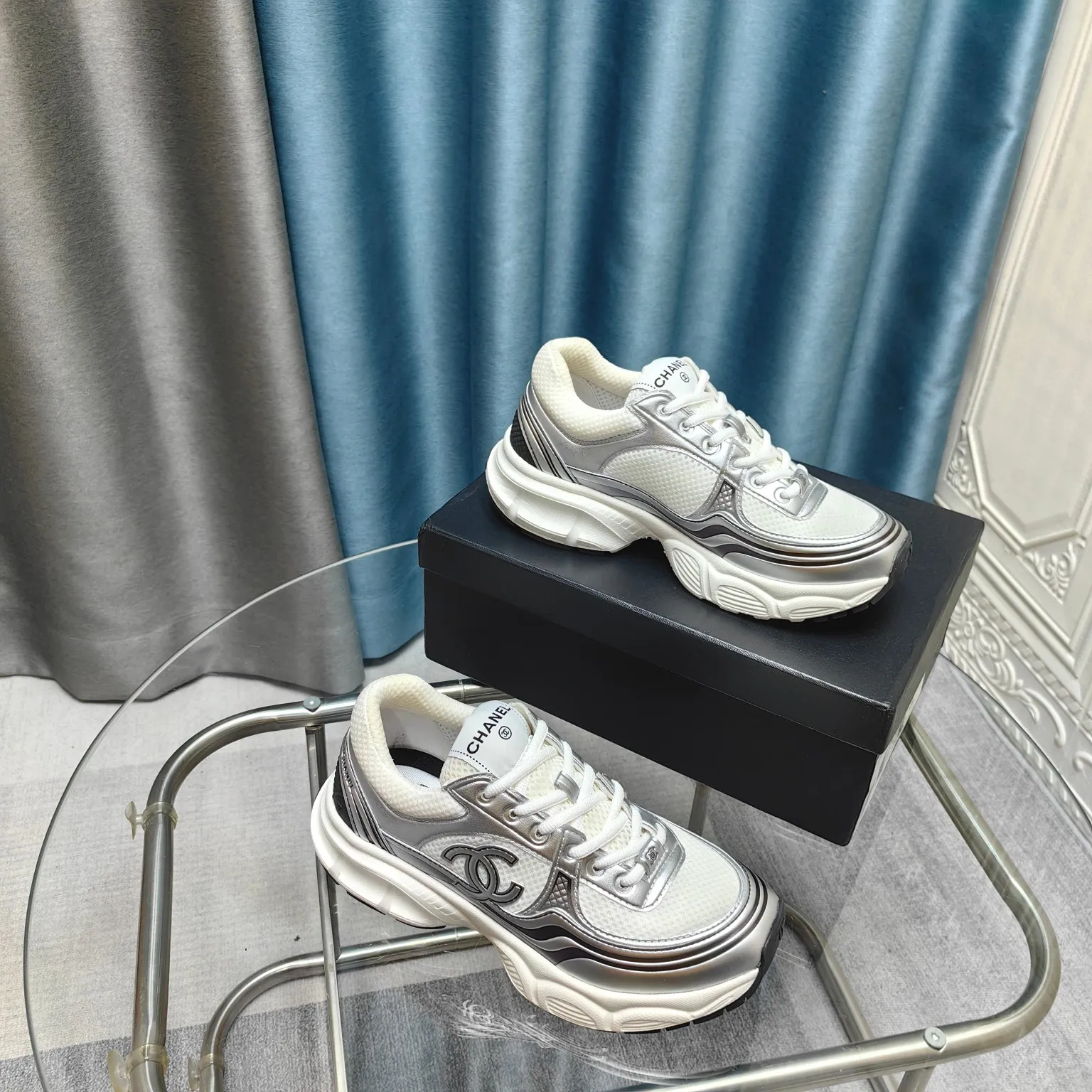 p680🐮🐮Chanel Chanel dad shoes, men and women couples - 2025 counter top casual sports shoes This classic design; the upper is electro-embroidered with a variety of techniques; the outsole is fashionable and sporty; it is unusual to incorporate a variety of color matching elements... The diversified mix and match is very beautiful and versatile, casual, fashionable, sports and outdoor can be taken into account... ꫛꫀꪝ Go➫ Material: ❶Upper is made of: Original imported first-layer silk cowhide + original waterproof cloth + original first-layer cowhide ❷Inner lining: original sheep lining + mesh ❸Outsole based on: original TPU combination outsole Special counter boutique packaging complete set for women 35–41